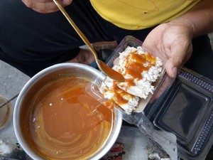 Kue Rangi Gurih yang Berpadu dengan Saus Legit