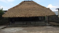 Letak rumah adat berada di tengah-tengah perkampungan. Keaslian bangunan dan isinya masih terjaga hingga sekarang (Masaul/detikTravel)