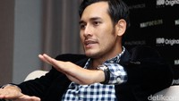 Arifin tampak antusias menceritakan perannya di serial tersebut. Hanif Hawari/detikHOT