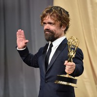 Peter Dinklage sudah membintangi 30 film dan belasan serial TV sejak berkarier sebagai aktor. Tapi titik balik kariernya justru terjadi di usia 41, saat dia memerankan Tyrion Lannister di serial sukses HBO ‘Game of Thrones’. Sejak itu ia jadi salah satu aktor serial tersukses dan besar di ranah Hollywood. Foto: Alberto E. Rodriguez/Getty Images