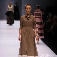 Rancangan Khanaan Shamlan yang mengangkat tema Anatolia di Jakarta Fashion Week 2017. Senayan City. Jakarta. [Foto: Mohammad Abduh/Wolipop]