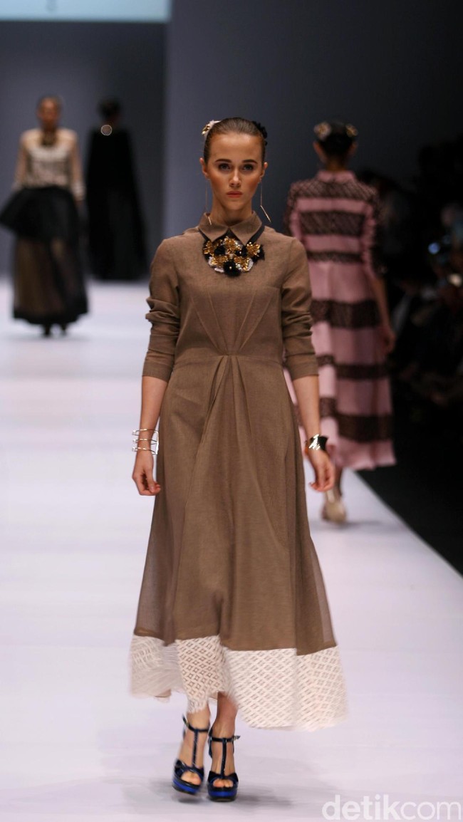 Rancangan Khanaan Shamlan yang mengangkat tema Anatolia di Jakarta Fashion Week 2017. Senayan City. Jakarta. [Foto: Mohammad Abduh/Wolipop]