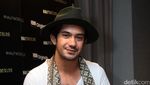 Gaya Kasual Reza Rahadian, Tetap Kece?