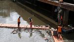 Pembersihan Sampah di Banjir Kanal Barat