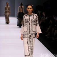 Rancangan Khanaan Shamlan yang mengangkat tema Anatolia di Jakarta Fashion Week 2017. Senayan City. Jakarta. [Foto: Mohammad Abduh/Wolipop]