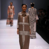 Rancangan Khanaan Shamlan yang mengangkat tema Anatolia di Jakarta Fashion Week 2017. Senayan City. Jakarta. [Foto: Mohammad Abduh/Wolipop]