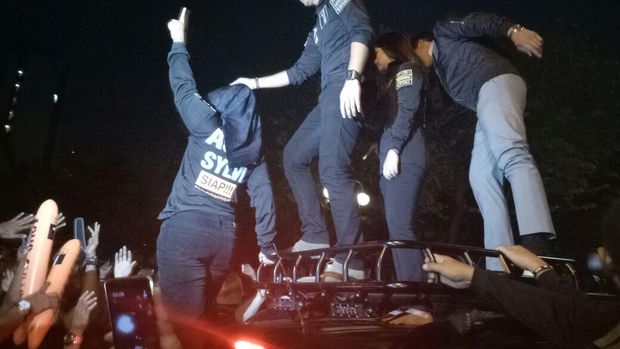 Agus Yudhoyono sebelum lompat moshing