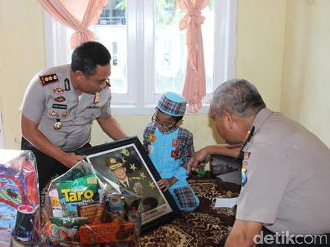 Anak penderita kelainan autoimun ngefans kapolri