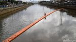 Pembersihan Sampah di Banjir Kanal Barat