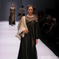 Rancangan Khanaan Shamlan yang mengangkat tema Anatolia di Jakarta Fashion Week 2017. Senayan City. Jakarta. [Foto: Mohammad Abduh/Wolipop]