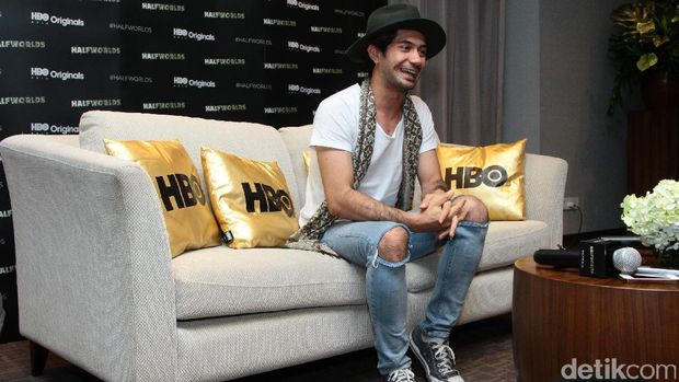 Reza Rahadian Kembali Berlaga di 'Halfworlds' Season 2