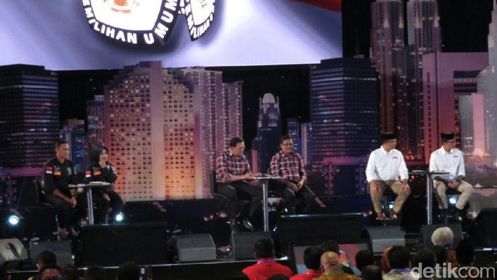 Anies Tagih Janji Ahok soal Kampung Deret