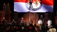 Agus Harimurti Yudhoyono-Sylviana Murni, Basuki Tjahaja Purnama (Ahok)-Djarot Saiful Hidayat, dan Anies Baswedan-Sandiaga Uno menyanyikan lagu Indonesia Raya sebelum berdebat.