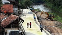 Targetnya seluruh kali di Jakarta yang dapat dilalui oleh kendaraan akan dibangun jalan inspeksi.