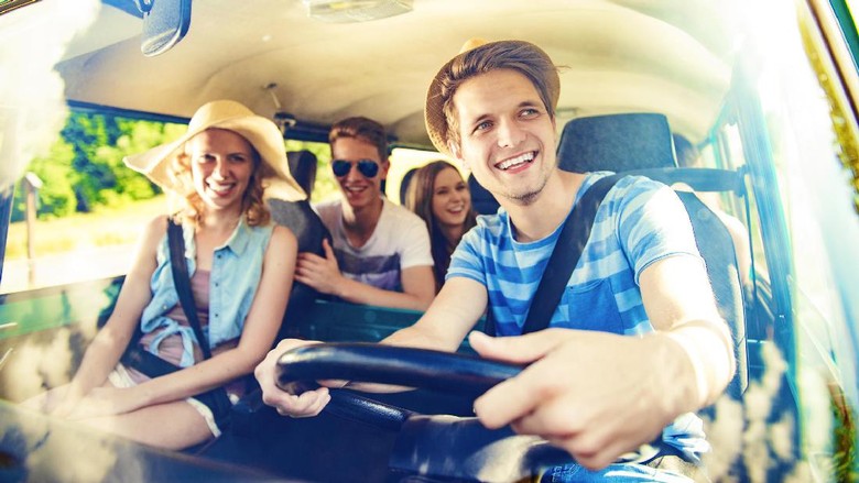 Ilustrasi liburan Beautiful young people on a road trip on a summers day
