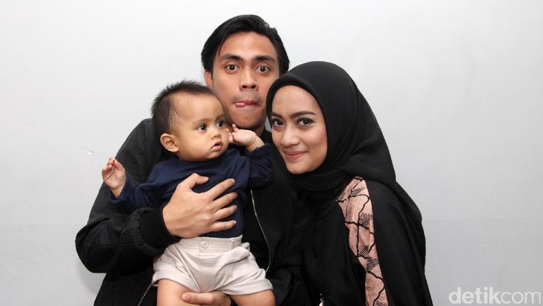 Ayudia Bing Slamet dan Ditto Sudah Tak Sabar Rilis Teman tapi Menikah Ayudia Bing Slamet dan Ditto Sudah Tak Sabar Rilis Teman tapi Menikah