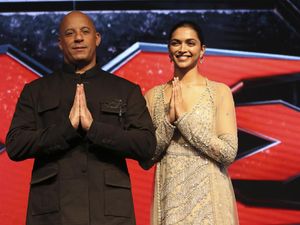 Kepalanya Dihargai 1,5 Juta Dollar, Deepika Padukone Dibela