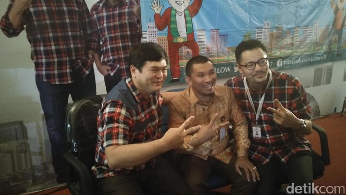 Adik Ahok Ikut Nobar Debat Cagub DKI di Rumah Lembang