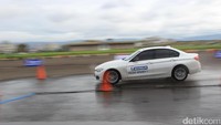 Nah, ban yang diperuntukan untuk sedan menengah dan hatchback ini dikatakan akan tersedia dengan ukuran 16-19. Bicara soal harga Michelin Pilot Sport 4 Tyre ini akan dibanderol mulai Rp 1,3 juta di luar pajak.Foto: M Luthfi Andika