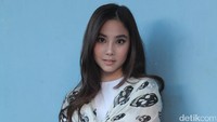 Gadis kelahiran Bandung tersebut kembali menerima job syuting atau menyanyi saat libur dan sepulang sekolah. Hanif Hawari/detikHOT