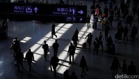 Perayaan Imlek yang juga bertepatan dengan libur musim semi dimanfaatkan warga China untuk berlibur. REUTERS/Aly Song.
