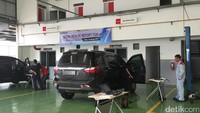 Namun mobil Isuzu yang bisa ditarik datanya adalah kendaraan yang berbasis commonrail, seperti Isuzu mu-X, Isuzu D-Max dan juga Isuzu GIGA. Foto: Dadan Kuswaraharja