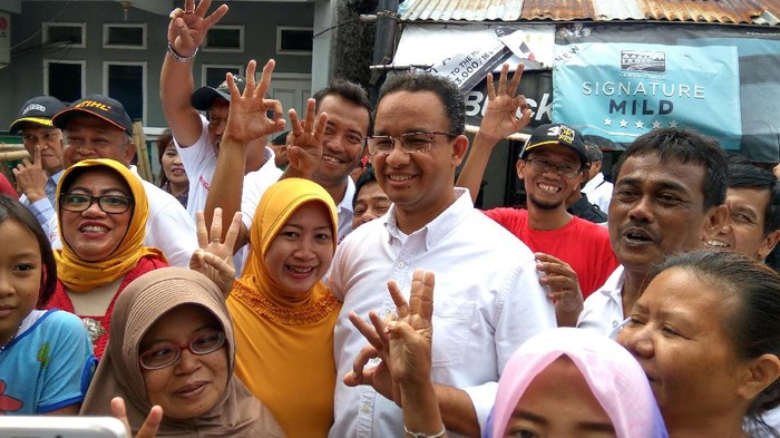 Sapa Warga Cempaka Putih, Anies Sampaikan Program Pendidikan