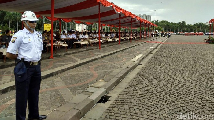Peringatan HUT ke-36 Satuan Pengamanan di Silang Monas Peringatan HUT ke-36 Satuan Pengamanan di Silang Monas