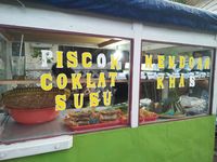 Dingin-dingin Enaknya Ngemil Mendoan dengan Cabe Rawit