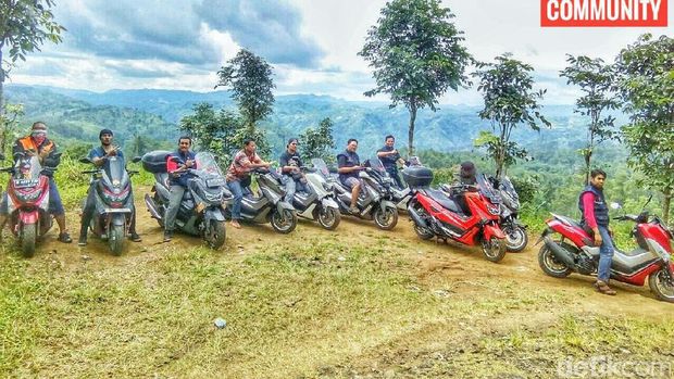 Bermotor Menikmati Keindahan Curug Malela, <I>Suegerr!</i>