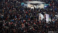Penampakan padatnya stasiun di China jelang Imlek. REUTERS/Aly Song.