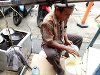 Renyah Manis Kue Ape Beraroma Wangi Pandan