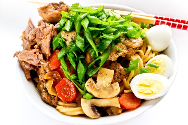 Yuk, Bikin Mie Kuah dengan Telur Puyuh untuk Hangatkan Badan