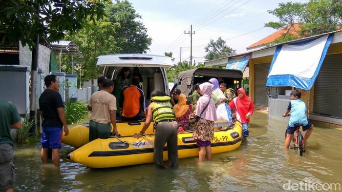 Korban Banjir Pasuruan Nikmati Pelayanan Kesehatan Keliling