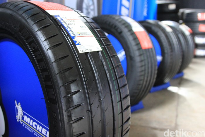 Michelin Pilot Sport 4 Tyre
