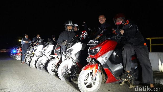 Bermotor Menikmati Keindahan Curug Malela, <I>Suegerr!</i>