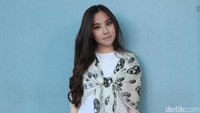 Agatha tampil kasual saat ditemui di Gedung Trans TV, Tendean, Jakarta Selatan pada Jumat (13/1). Hanif Hawari/detikHOTFoto: Hanif Hawari/detikHOT