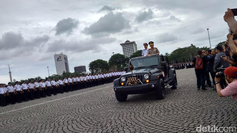 Kapolri Hadiri Peringatan HUT ke-36 Satpam di Silang Monas Kapolri Hadiri Peringatan HUT ke-36 Satpam di Silang Monas