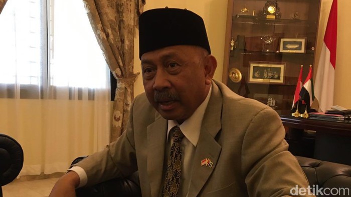 Duta Besar RI untuk Abu Dhabi Husin Bagis Duta Besar RI untuk Abu Dhabi Husin Bagis