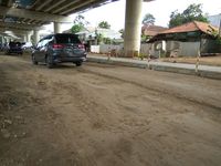Ban Rusak dan Debu Jadi Keluhan Warga Sekitar Proyek Tol Desari