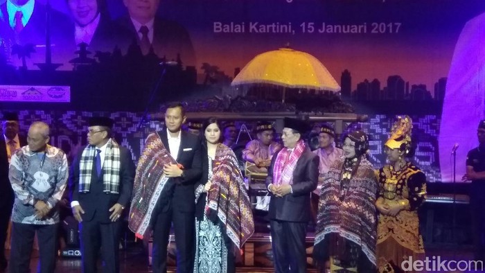 Beri Restu, Persaudaraan Pohan Mangulosi Agus dan Sylvi