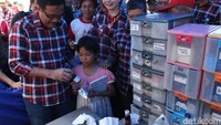 Cawagub nomor urut 2 itu sempat berdialog dengan warga yang datang ke acara pengobatan gratis oleh Badan Penanggulangan Bencana (Baguna) PDI Perjuangan. (Foto: Grandyos Zafna)