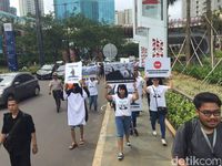 Pajang Penguin Hidup, Restoran di Jakbar Ini Didemo