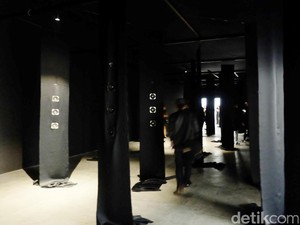 Rasakan Ruang Gelap di Proyek Seni Tintin Wulia