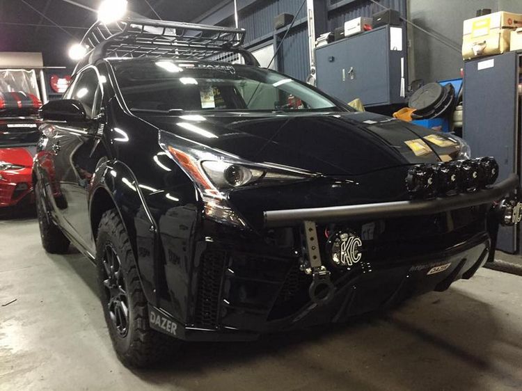 Gahar, Sedan Prius Jadi Crossover