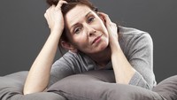 Masuk periode perimenopause (masa mendekati menopause), wanita mengalami perubahan hormon yang berdampak pada meningkatnya produksi keringat. (Foto: Thinkstock)