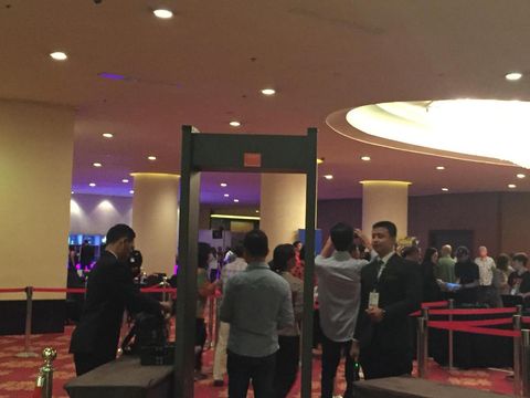 Penonton Mulai Padati Lokasi Konser Bryan Adams