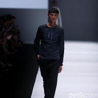 Koleksi jeffry Tan mengangkat tema Prism di Jakarta Fashion Week 2017. Senayan City. Jakarta. [Foto: Mohammad Abduh/Wolipop]