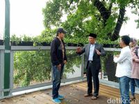 Hari Pertama Kerja Usai Sakit, Ridwan Kamil Tinjau Skywalk Cihampelas