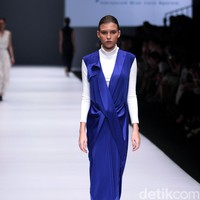 Koleksi jeffry Tan mengangkat tema Prism di Jakarta Fashion Week 2017. Senayan City. Jakarta. [Foto: Mohammad Abduh/Wolipop]